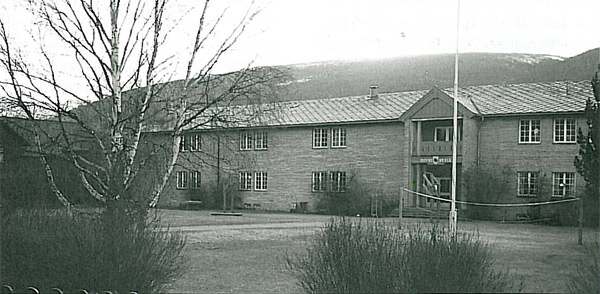 Dovre skole fra 1954. (Foto: Jostein Vestrum/Dovre kommune)