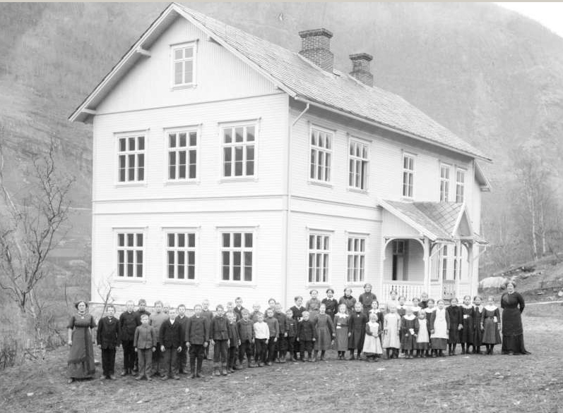 Amundbrekken skole i Nord-Fron (HHL-16853/Maihaugen)