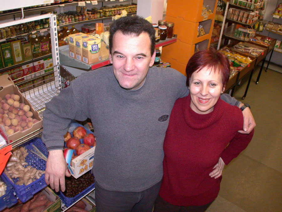 Jasmina og Darko Zugor fra Bosnia gjorde Lillehammer mer eksotisk da de startet sin butikk Oliven internasjonal. (Foto: Kari Krog Øvrelid/GD).