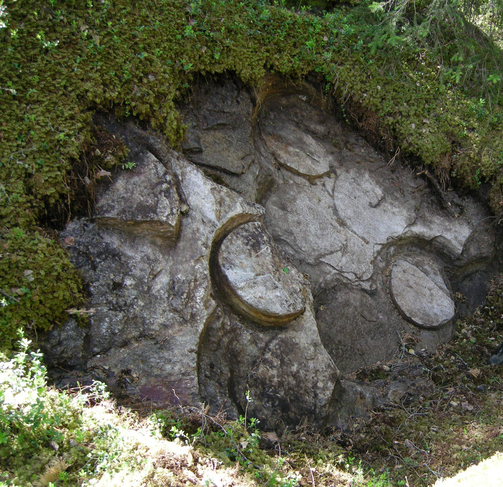 Avdekte spor etter steinbryting i Tolstadkvernberget i Vågå (Foto: Ivar Teigum)