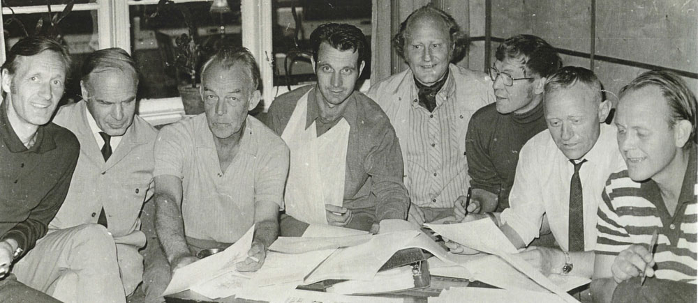 Nemnda i arbeid, 1970. Frå venstre: Svend Kloster Jensen, Jens Sundt, Are Stauri, Johan Storm Munch, Hans Petter Kleiven, Øystein Hagelien, Per Viker, Jon Lunke. (Foto: PG-arkiv)