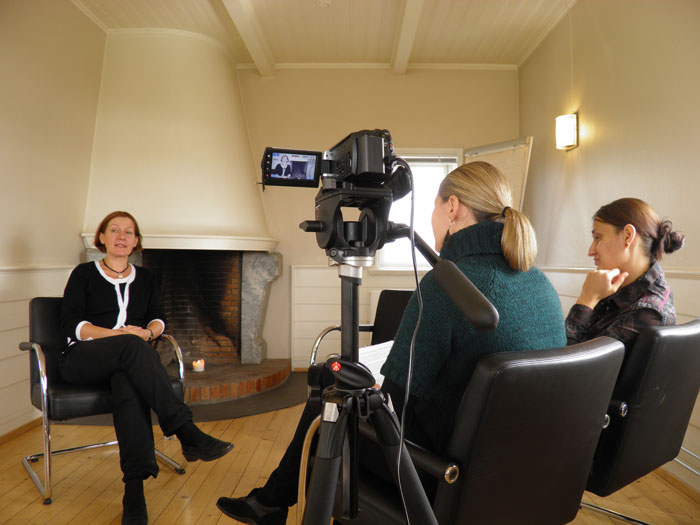 Ewa Mork blir intervjuet av M. Jurgo-Puszcz og M. Sokol-Rudowska (Foto: Dawid Puszcz)