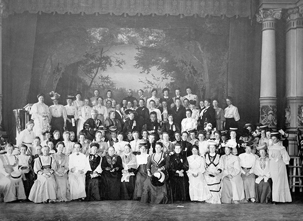 Lillehammer og omegn kvindestemmeretsforening, fra møtet i Sparebankens festsal 4.-5. juli 1908